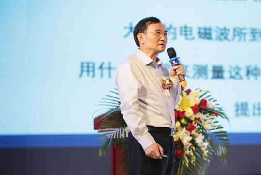 嘉祥学术|“找准方向，持续超越” ——专访物理学科专家周昌鲜