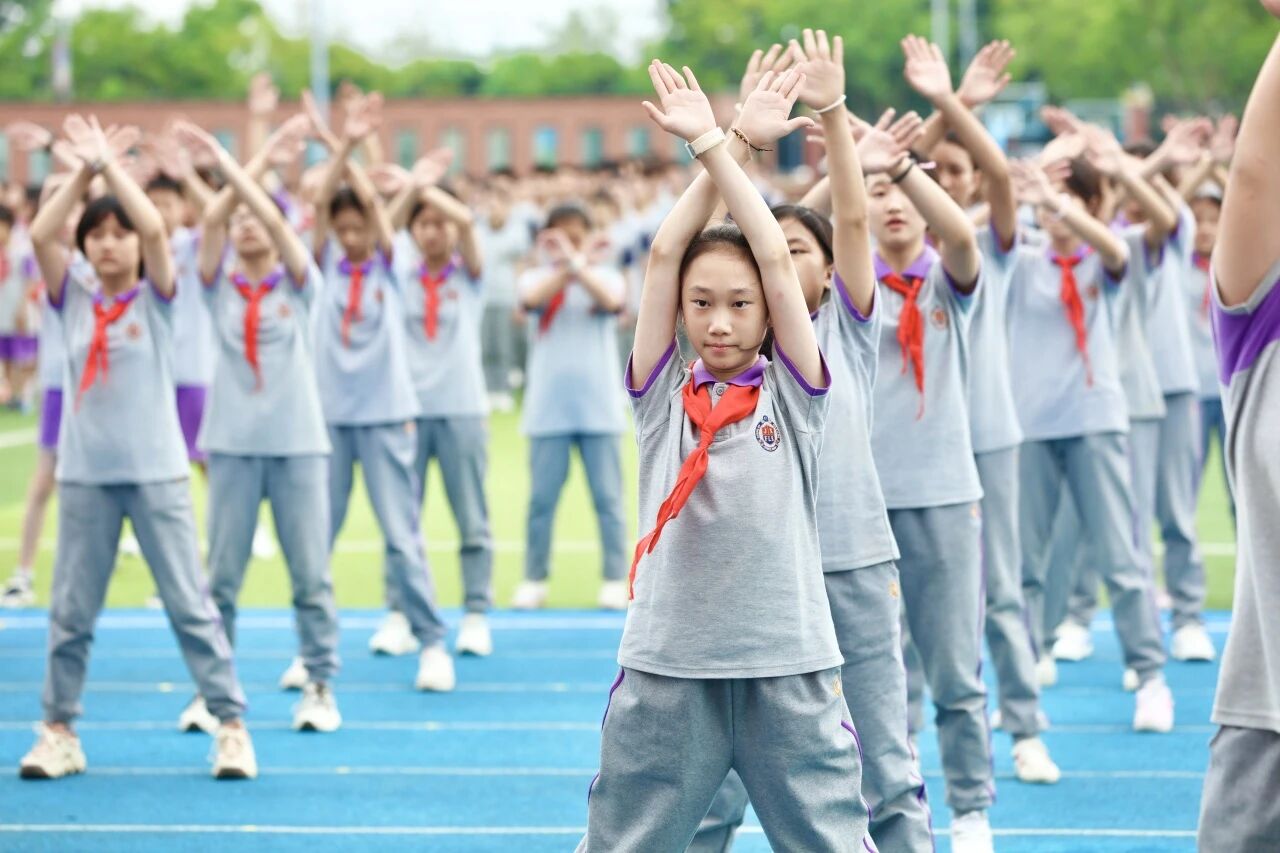 【嘉贡 · 缤纷校园】自贡嘉祥外国语学校中学部“两操”比赛燃动秋日校园